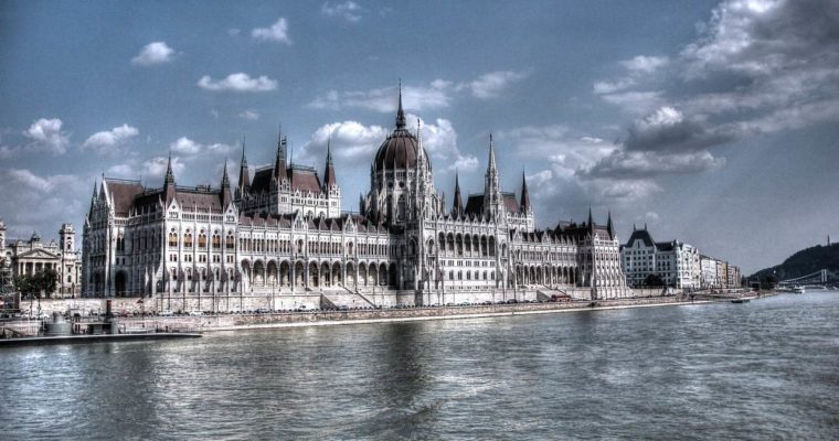 La liberté d’expression des députés et l’autonomie parlementaire en Hongrie : Un rapport conflictuel [Par Victor Zoltán Kazai]
