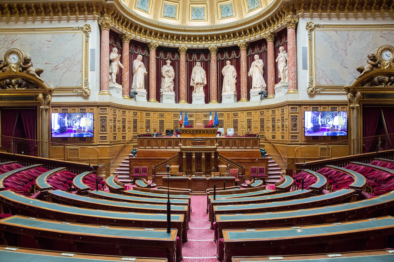 <b> Le Parlement face à la crise du covid-19 (2/2) </b> </br> </br> Par Elina Lemaire