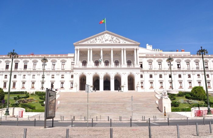 Dix Sept Ans Après La Dernière Révision De La Constitution Portugaise ...