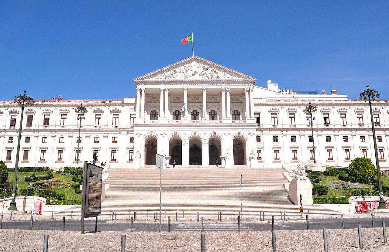 <b> Dix sept ans après la dernière révision de la constitution portugaise : quels enjeux pour la nouvelle procédure de révision en cours ?</b> </br> </br> Par Mélanie De Sousa