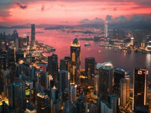 <b> Que reste-t-il du principe d’un pays, deux systèmes ? L’introduction (controversée) d’une nouvelle loi de sécurité nationale à Hong Kong </b> </br> </br> Par Virginie Kuoch
