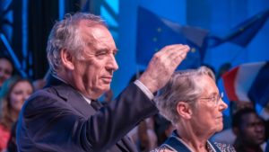 <b> Finances publiques, pratique du référendum et Ve République </b> </br></br> Par Arnaud Marthinet