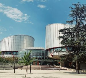 <b> Un nouvel acte dans le conflit sur les valeurs européennes. Analyse de la lettre ouverte adressée à la Cour européenne des droits de l’homme par des chefs de gouvernement européens</b> </br> </br> Par Anna Tamion