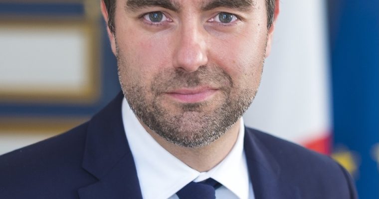 <b> Un Premier ministre peut-il gouverner avec un gouvernement démissionnaire ? </b> </br> </br> Par Marcia Chevrier