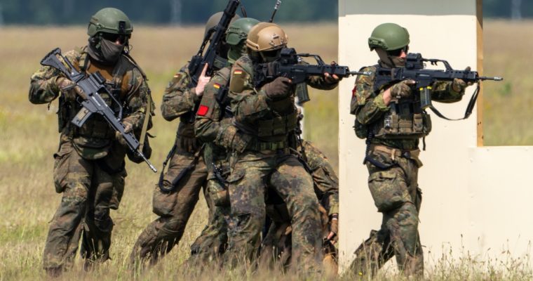 <b> Le tirage au sort pour le service militaire en Allemagne : une mesure conforme à la Loi fondamentale ? </b> </br> </br> Par Niklas Simon et Vanessa Ritter