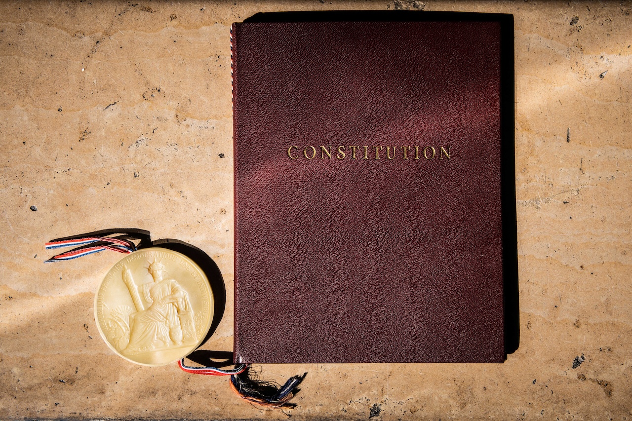 <b> Veritas iuris unica ? Observations sur le cadre théorique d&rsquo;analyse du droit constitutionnel, à l&rsquo;occasion d&rsquo;un récent billet </b> </br> </br> Par Armel Le Divellec