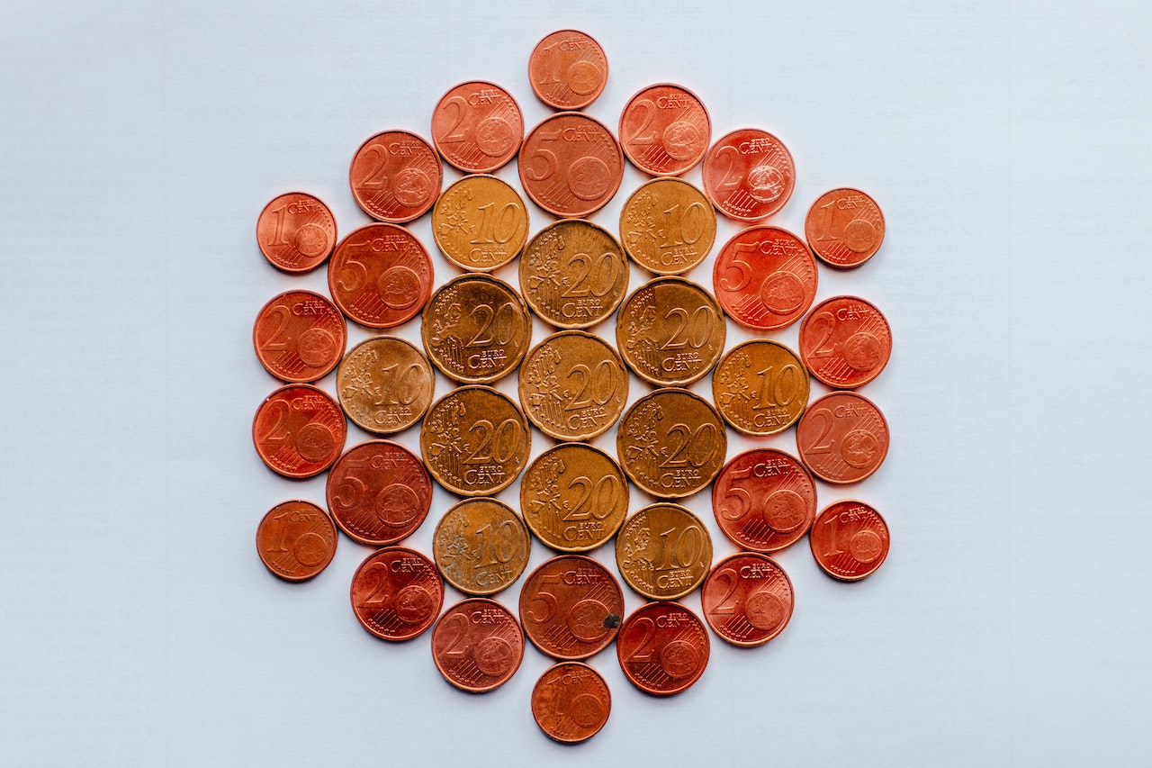 <b> Regard critique sur l’adoption de la loi de finances pour 2026: L’usage contestable des procédures d’urgence (2/2) </b> </br> </br> Par Théo Ducharme & Émilien Quinart