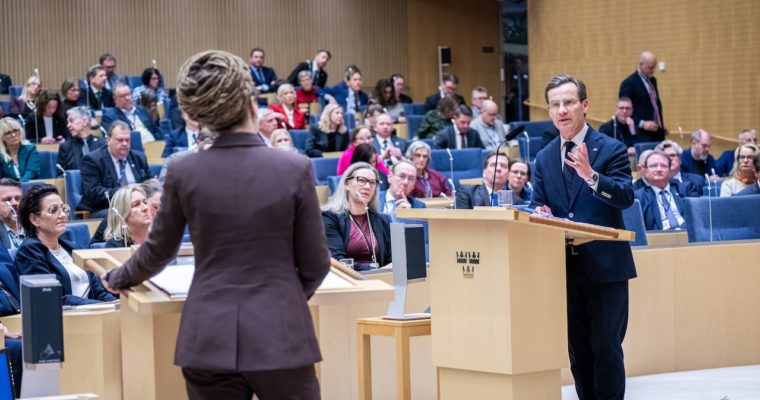 <b> Comment tisser des compromis en période de gouvernement minoritaire ? Quelques leçons des pays scandinaves pour la France </b> </br></br> Par Dounia Fagnen Barro