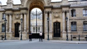 <b> Une perquisition à l’Élysée qui pose le problème de l’étendue de l’immunité présidentielle et du statut de la présidence de la République </b> </br> </br> Par Eva Darnay