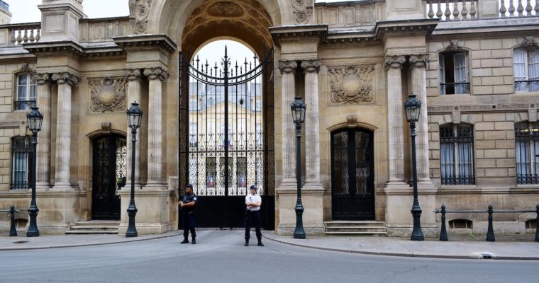 <b> Une perquisition à l’Élysée qui pose le problème de l’étendue de l’immunité présidentielle et du statut de la présidence de la République </b> </br> </br> Par Eva Darnay